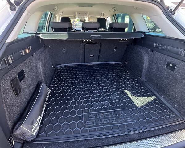 Белый Шкода Суперб, объемом двигателя 1.97 л и пробегом 277 тыс. км за 17999 $, фото 6 на Automoto.ua