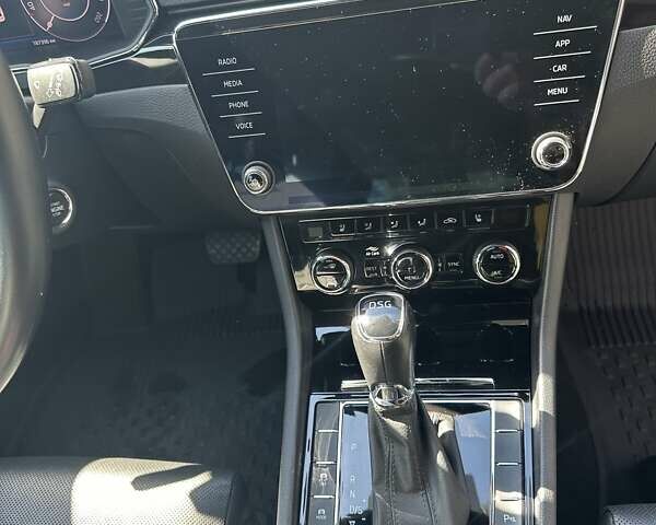 Білий Шкода Суперб, об'ємом двигуна 1.97 л та пробігом 187 тис. км за 26500 $, фото 4 на Automoto.ua