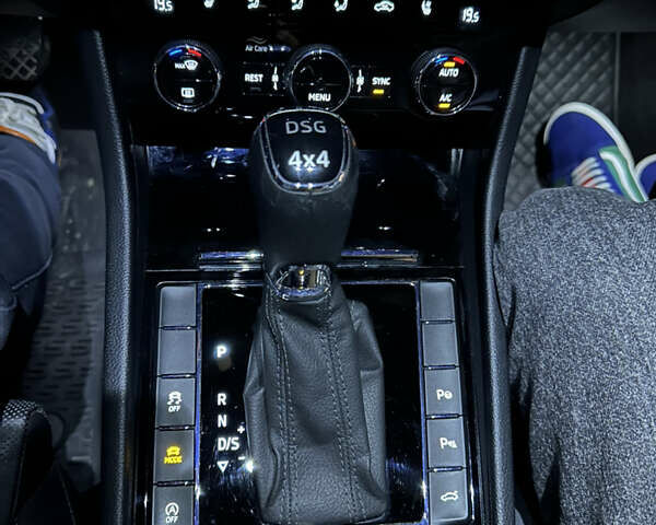 Білий Шкода Суперб, об'ємом двигуна 1.97 л та пробігом 167 тис. км за 23900 $, фото 22 на Automoto.ua