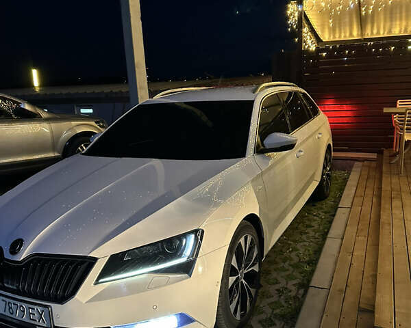 Белый Шкода Суперб, объемом двигателя 1.97 л и пробегом 159 тыс. км за 25500 $, фото 2 на Automoto.ua