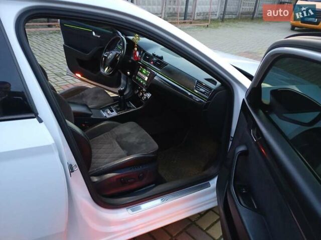 Белый Шкода Суперб, объемом двигателя 2 л и пробегом 242 тыс. км за 18200 $, фото 6 на Automoto.ua