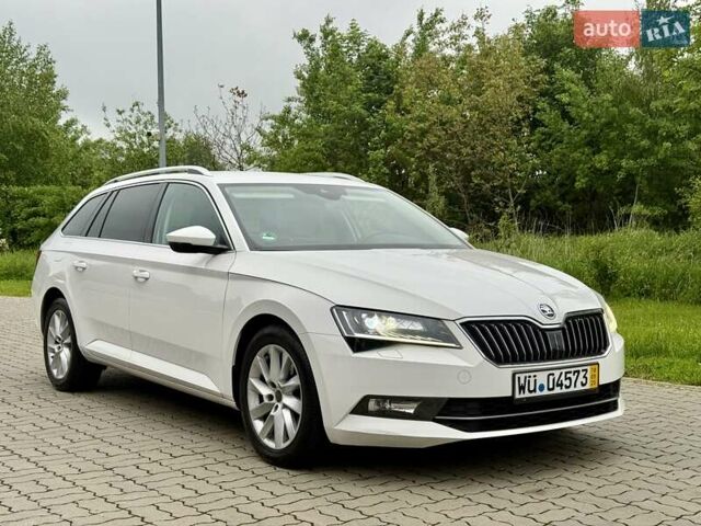 Белый Шкода Суперб, объемом двигателя 2 л и пробегом 195 тыс. км за 18888 $, фото 2 на Automoto.ua