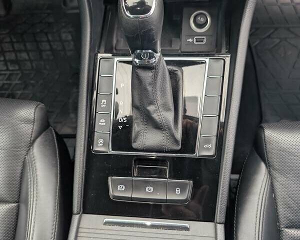 Білий Шкода Суперб, об'ємом двигуна 1.97 л та пробігом 287 тис. км за 22550 $, фото 63 на Automoto.ua