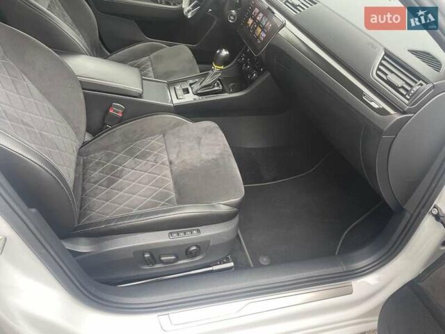 Білий Шкода Суперб, об'ємом двигуна 1.4 л та пробігом 107 тис. км за 24900 $, фото 46 на Automoto.ua