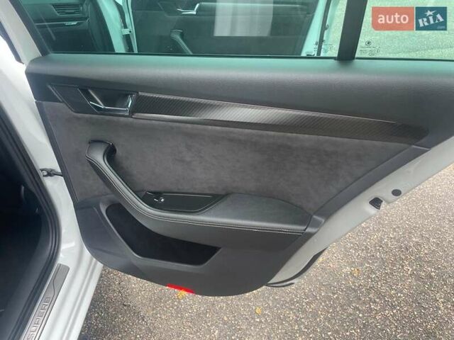 Білий Шкода Суперб, об'ємом двигуна 1.4 л та пробігом 107 тис. км за 24900 $, фото 45 на Automoto.ua