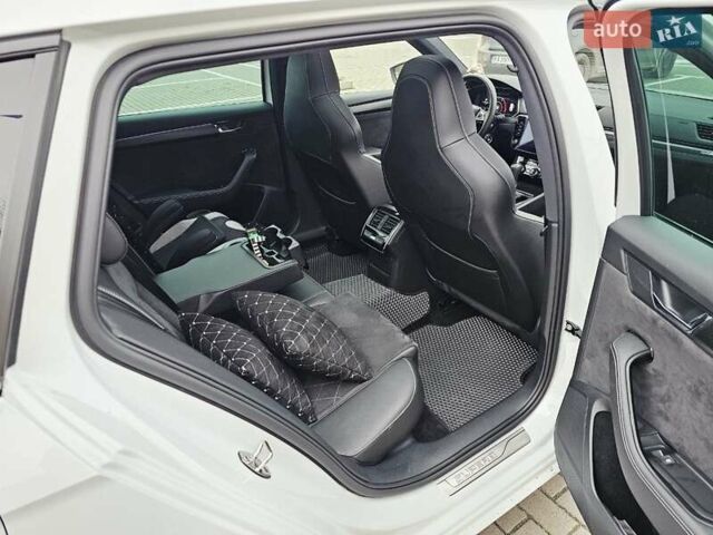 Белый Шкода Суперб, объемом двигателя 1.97 л и пробегом 193 тыс. км за 29999 $, фото 21 на Automoto.ua