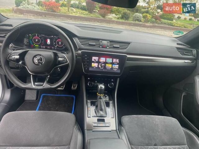 Білий Шкода Суперб, об'ємом двигуна 1.4 л та пробігом 107 тис. км за 24900 $, фото 6 на Automoto.ua