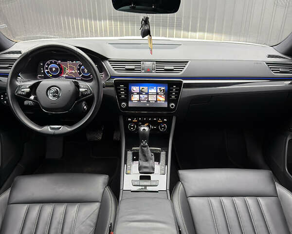 Белый Шкода Суперб, объемом двигателя 1.97 л и пробегом 181 тыс. км за 27500 $, фото 14 на Automoto.ua