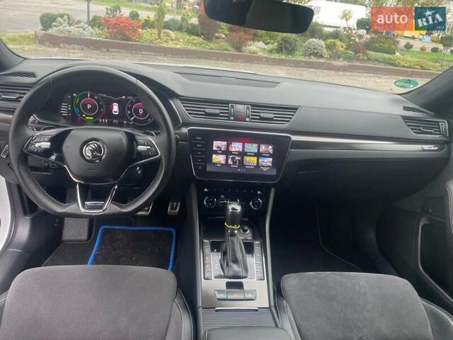 Білий Шкода Суперб, об'ємом двигуна 1.4 л та пробігом 107 тис. км за 24900 $, фото 7 на Automoto.ua