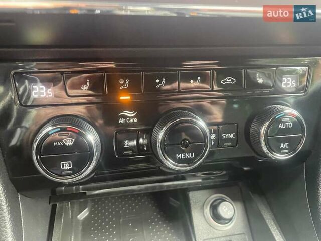 Білий Шкода Суперб, об'ємом двигуна 1.4 л та пробігом 107 тис. км за 24900 $, фото 16 на Automoto.ua