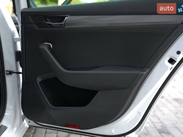 Белый Шкода Суперб, объемом двигателя 1.97 л и пробегом 196 тыс. км за 25500 $, фото 24 на Automoto.ua