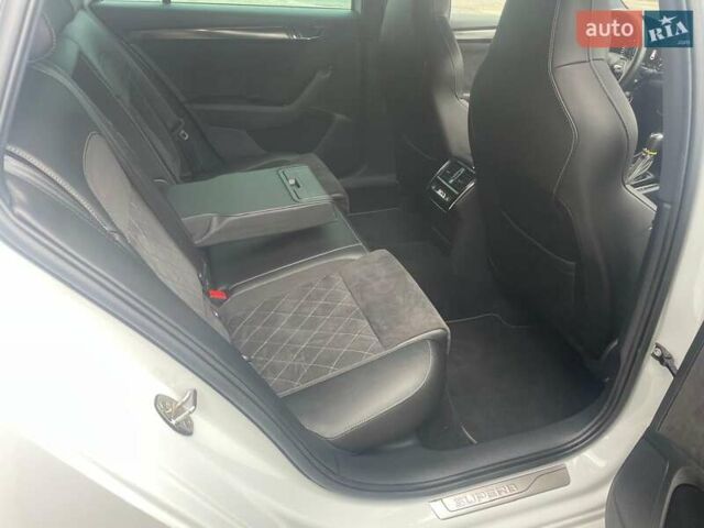 Білий Шкода Суперб, об'ємом двигуна 1.4 л та пробігом 107 тис. км за 24900 $, фото 50 на Automoto.ua