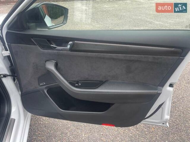 Білий Шкода Суперб, об'ємом двигуна 1.4 л та пробігом 107 тис. км за 24900 $, фото 44 на Automoto.ua