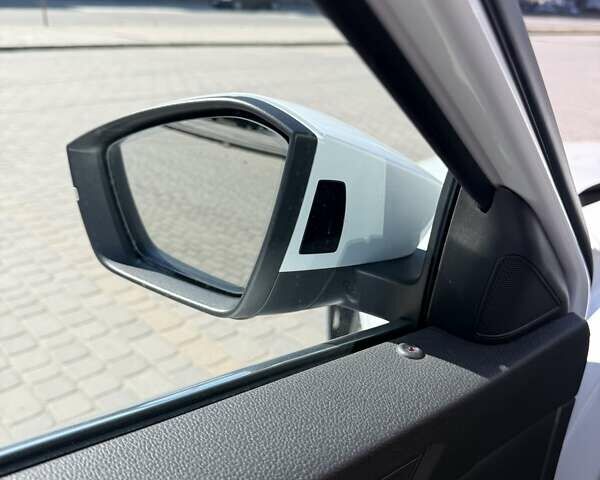 Білий Шкода Суперб, об'ємом двигуна 1.4 л та пробігом 87 тис. км за 31893 $, фото 33 на Automoto.ua