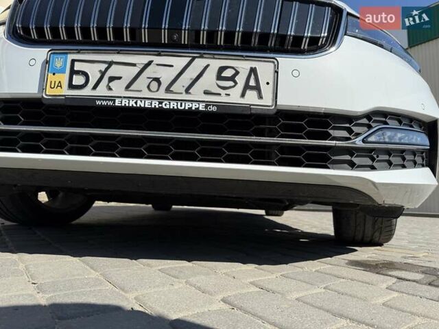 Білий Шкода Суперб, об'ємом двигуна 1.4 л та пробігом 87 тис. км за 31893 $, фото 71 на Automoto.ua
