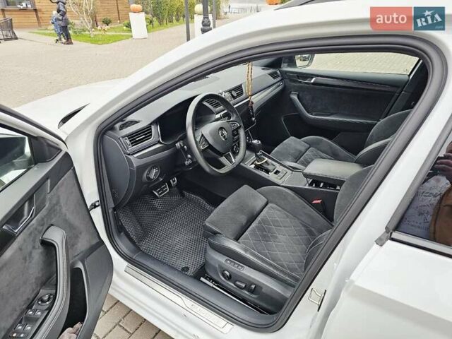 Белый Шкода Суперб, объемом двигателя 1.97 л и пробегом 193 тыс. км за 29999 $, фото 3 на Automoto.ua