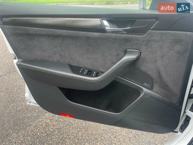 Білий Шкода Суперб, об'ємом двигуна 1.4 л та пробігом 107 тис. км за 24900 $, фото 15 на Automoto.ua