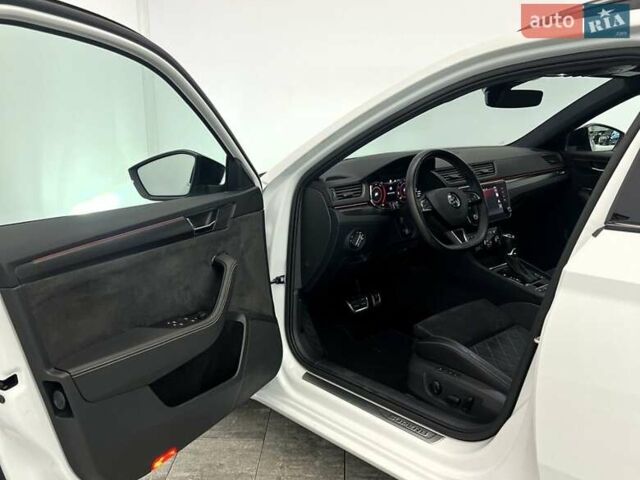 Белый Шкода Суперб, объемом двигателя 1.97 л и пробегом 193 тыс. км за 29999 $, фото 34 на Automoto.ua