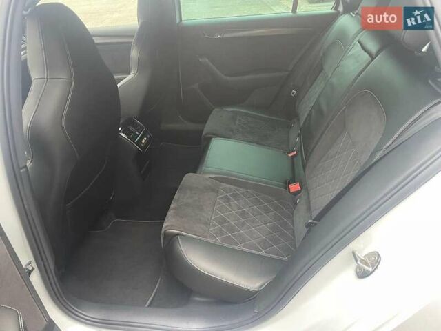 Білий Шкода Суперб, об'ємом двигуна 1.4 л та пробігом 107 тис. км за 24900 $, фото 9 на Automoto.ua