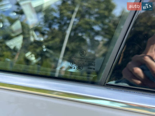 Білий Шкода Суперб, об'ємом двигуна 1.97 л та пробігом 56 тис. км за 28000 $, фото 50 на Automoto.ua