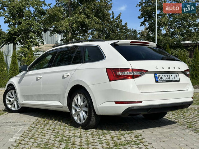 Білий Шкода Суперб, об'ємом двигуна 1.97 л та пробігом 56 тис. км за 28000 $, фото 11 на Automoto.ua