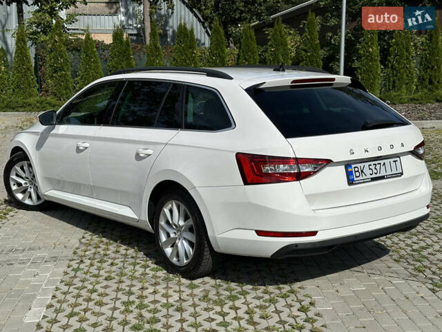 Білий Шкода Суперб, об'ємом двигуна 1.97 л та пробігом 56 тис. км за 28000 $, фото 9 на Automoto.ua
