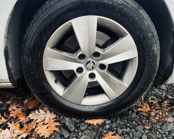 Білий Шкода Суперб, об'ємом двигуна 1.97 л та пробігом 176 тис. км за 28277 $, фото 6 на Automoto.ua