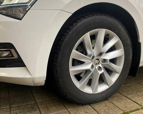 Белый Шкода Суперб, объемом двигателя 1.97 л и пробегом 61 тыс. км за 28000 $, фото 6 на Automoto.ua