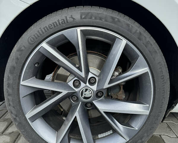 Білий Шкода Суперб, об'ємом двигуна 1.97 л та пробігом 212 тис. км за 27999 $, фото 99 на Automoto.ua
