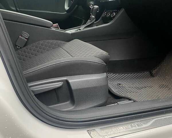 Белый Шкода Суперб, объемом двигателя 1.97 л и пробегом 61 тыс. км за 28000 $, фото 16 на Automoto.ua