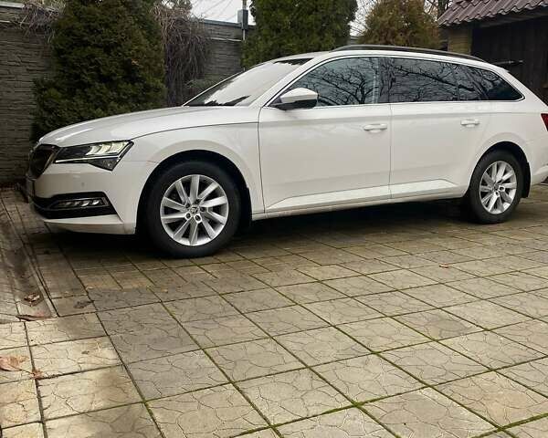 Белый Шкода Суперб, объемом двигателя 1.97 л и пробегом 61 тыс. км за 28000 $, фото 4 на Automoto.ua