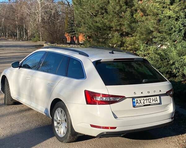 Белый Шкода Суперб, объемом двигателя 1.97 л и пробегом 61 тыс. км за 28000 $, фото 3 на Automoto.ua
