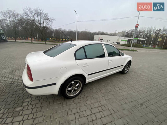 Белый Шкода Суперб, объемом двигателя 1.78 л и пробегом 240 тыс. км за 5000 $, фото 24 на Automoto.ua