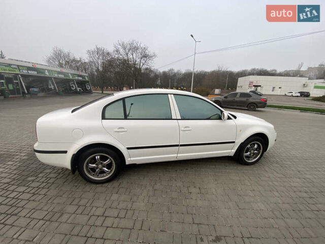 Белый Шкода Суперб, объемом двигателя 1.78 л и пробегом 240 тыс. км за 5000 $, фото 23 на Automoto.ua