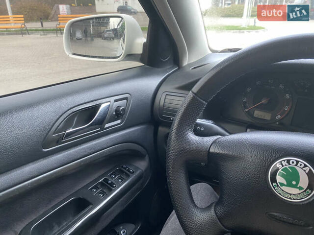 Белый Шкода Суперб, объемом двигателя 1.78 л и пробегом 240 тыс. км за 5000 $, фото 55 на Automoto.ua