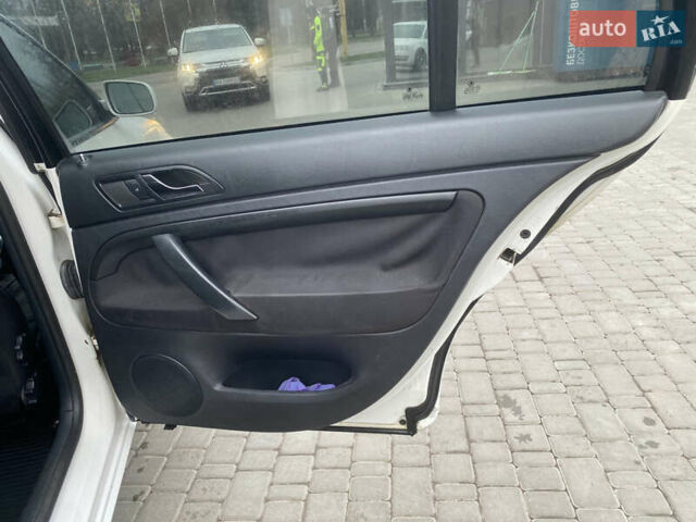 Белый Шкода Суперб, объемом двигателя 1.78 л и пробегом 240 тыс. км за 5000 $, фото 46 на Automoto.ua