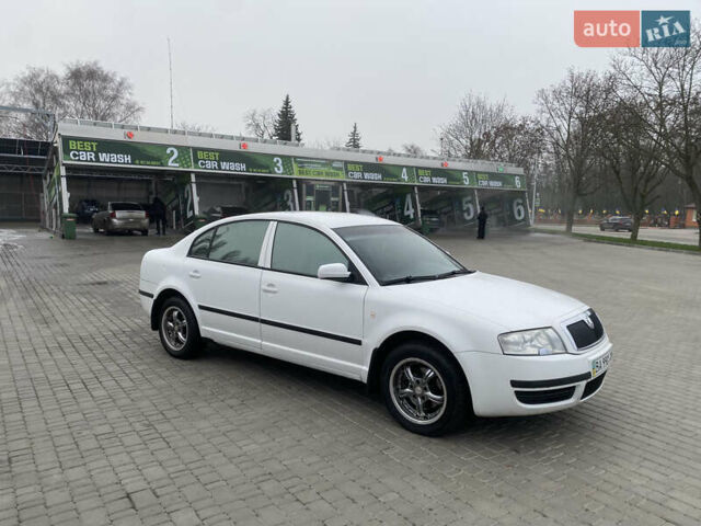 Белый Шкода Суперб, объемом двигателя 1.78 л и пробегом 240 тыс. км за 5000 $, фото 3 на Automoto.ua