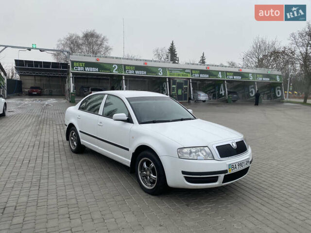 Белый Шкода Суперб, объемом двигателя 1.78 л и пробегом 240 тыс. км за 5000 $, фото 2 на Automoto.ua