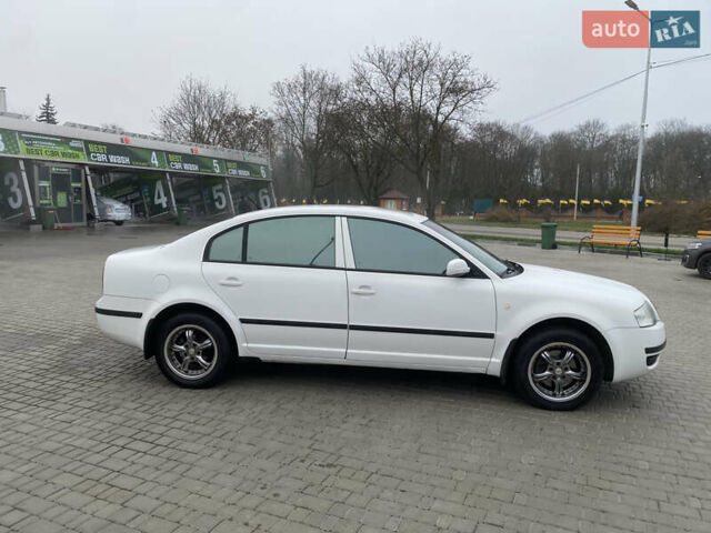 Белый Шкода Суперб, объемом двигателя 1.78 л и пробегом 240 тыс. км за 5000 $, фото 5 на Automoto.ua