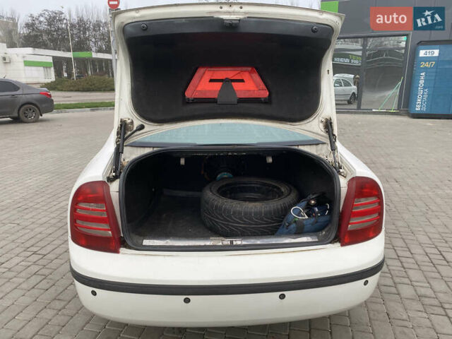 Белый Шкода Суперб, объемом двигателя 1.78 л и пробегом 240 тыс. км за 5000 $, фото 43 на Automoto.ua