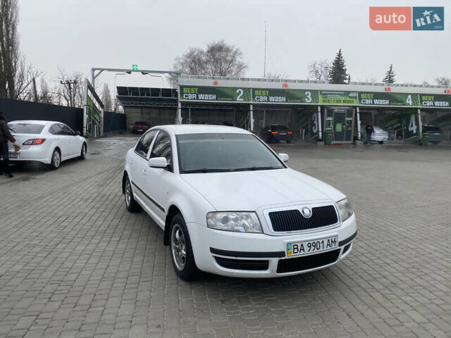 Белый Шкода Суперб, объемом двигателя 1.78 л и пробегом 240 тыс. км за 5000 $, фото 1 на Automoto.ua