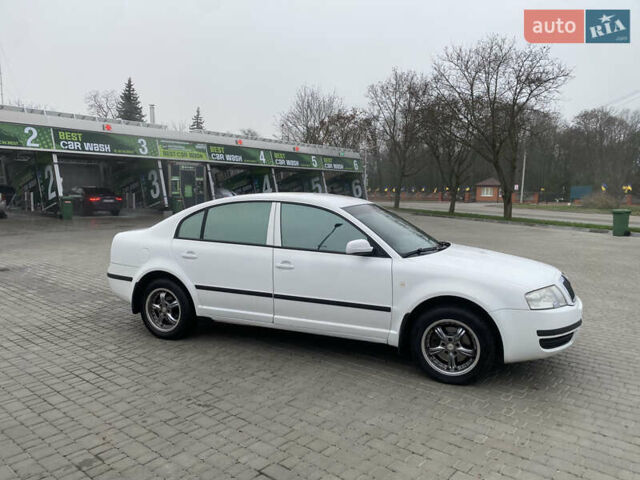 Белый Шкода Суперб, объемом двигателя 1.78 л и пробегом 240 тыс. км за 5000 $, фото 4 на Automoto.ua