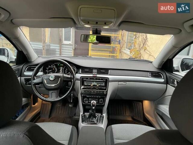 Білий Шкода Суперб, об'ємом двигуна 1.8 л та пробігом 368 тис. км за 6250 $, фото 13 на Automoto.ua