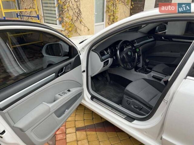 Білий Шкода Суперб, об'ємом двигуна 1.8 л та пробігом 368 тис. км за 6250 $, фото 10 на Automoto.ua