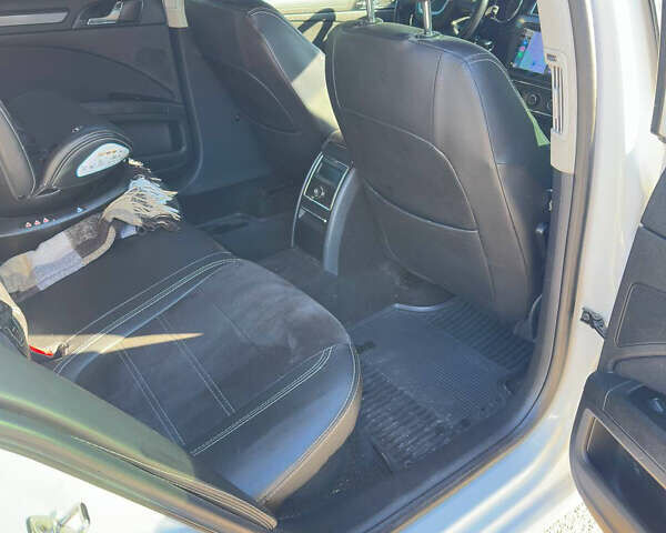 Білий Шкода Суперб, об'ємом двигуна 1.8 л та пробігом 246 тис. км за 8000 $, фото 9 на Automoto.ua