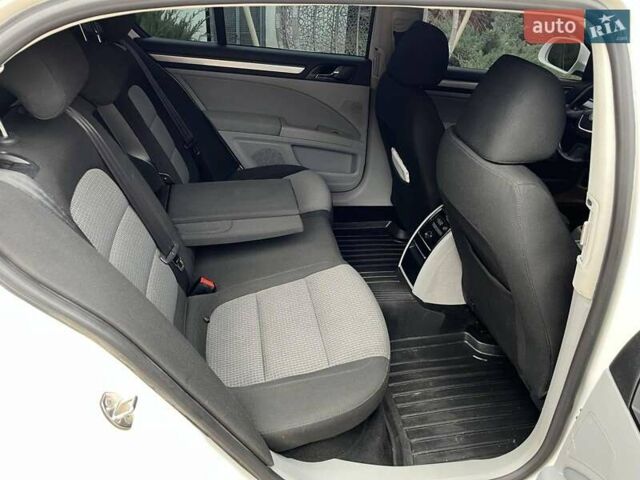 Білий Шкода Суперб, об'ємом двигуна 1.8 л та пробігом 368 тис. км за 6250 $, фото 9 на Automoto.ua