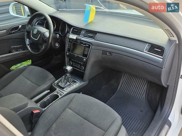 Білий Шкода Суперб, об'ємом двигуна 1.8 л та пробігом 238 тис. км за 8700 $, фото 6 на Automoto.ua