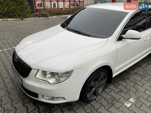 Белый Шкода Суперб, объемом двигателя 1.8 л и пробегом 326 тыс. км за 7000 $, фото 6 на Automoto.ua