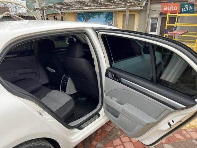 Білий Шкода Суперб, об'ємом двигуна 1.8 л та пробігом 368 тис. км за 6250 $, фото 8 на Automoto.ua