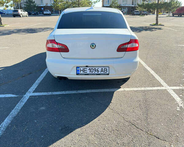 Білий Шкода Суперб, об'ємом двигуна 1.8 л та пробігом 246 тис. км за 8000 $, фото 3 на Automoto.ua